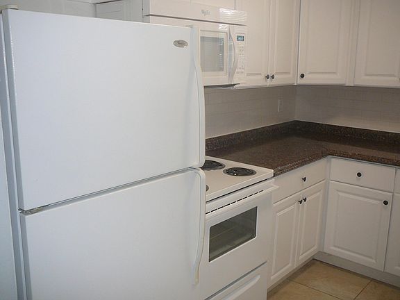 5th image of 1401 N 16th Ct