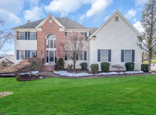 15 McPherson Dr, Flemington, NJ 08822