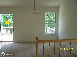 3rd image of 8 Tyll Ct