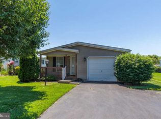 15 Woodbine Ct W, Harleysville, PA 19438