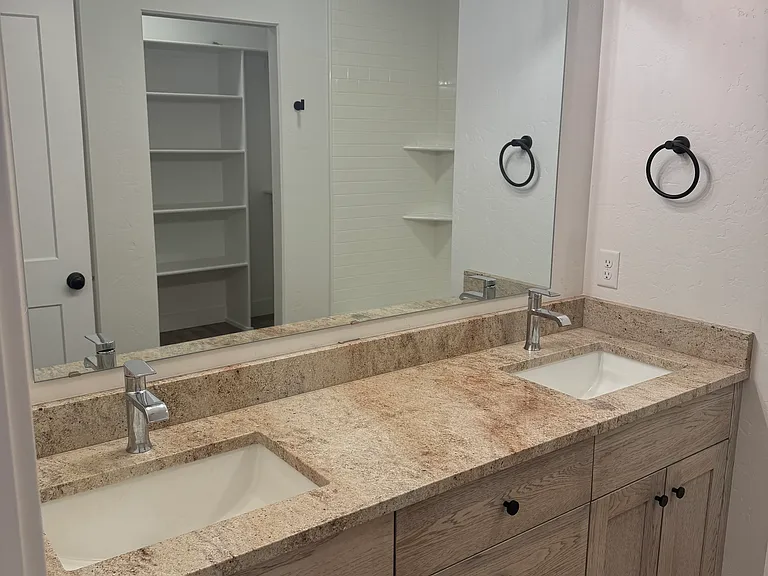 1405 Meadow Ln — Photo 12