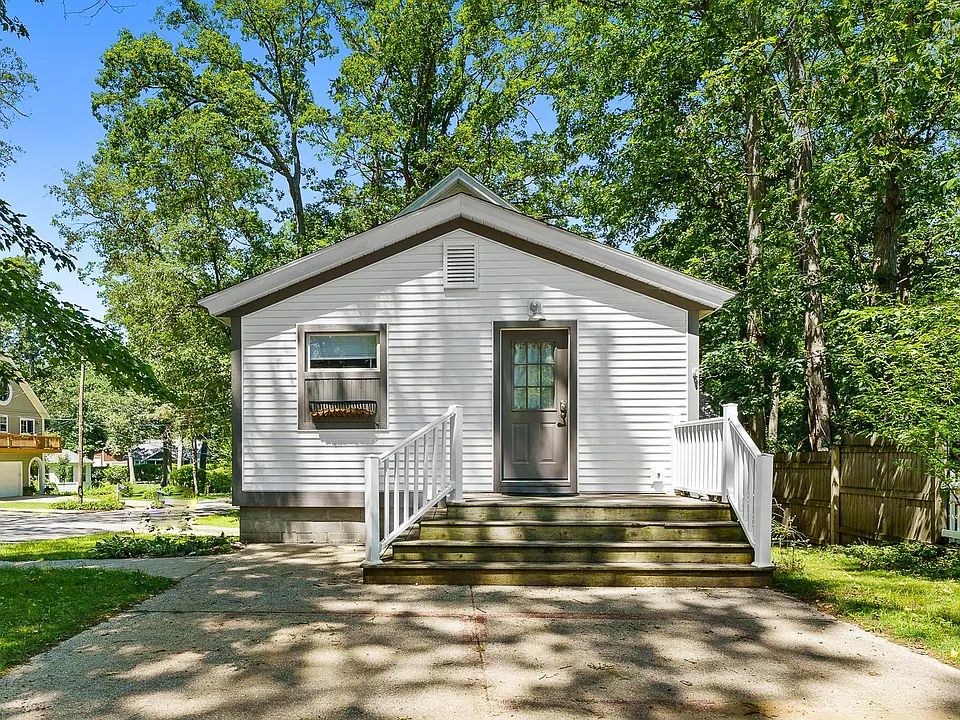 17304 Ottawa Ave