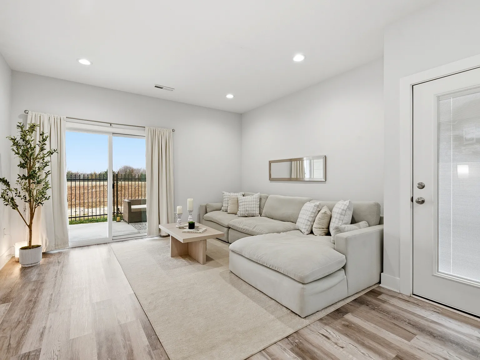 3 bed, 1180 sqft, $1,495 — Photo 1
