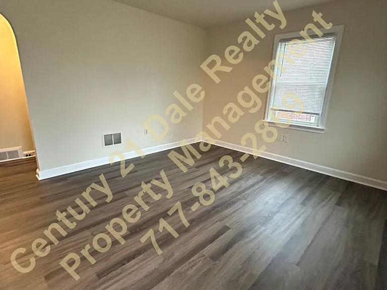 1627 Filbert St — Photo 4