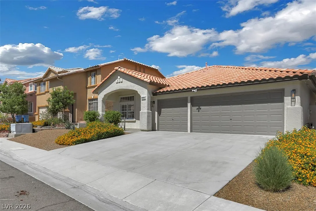 3 bed, 2.0 bath, 1821 sqft, $4,350 — Photo 3