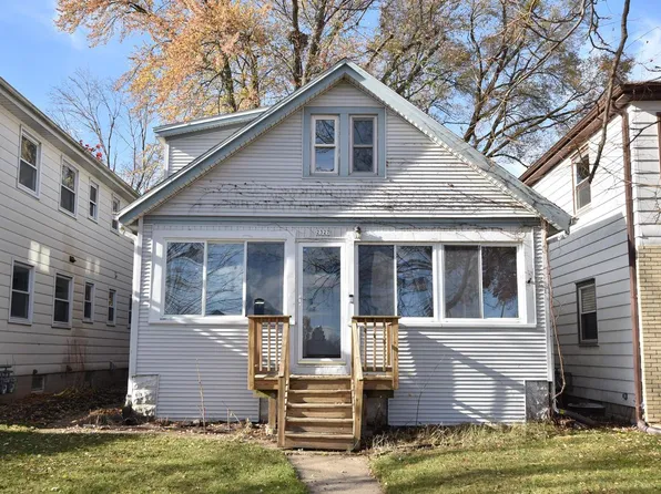 2327 South 72nd STREET, West Allis, WI 53219