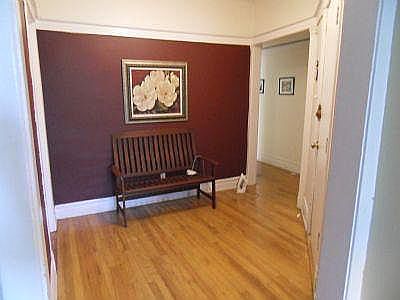 4th image of 934 W Belle Plaine Ave #3W