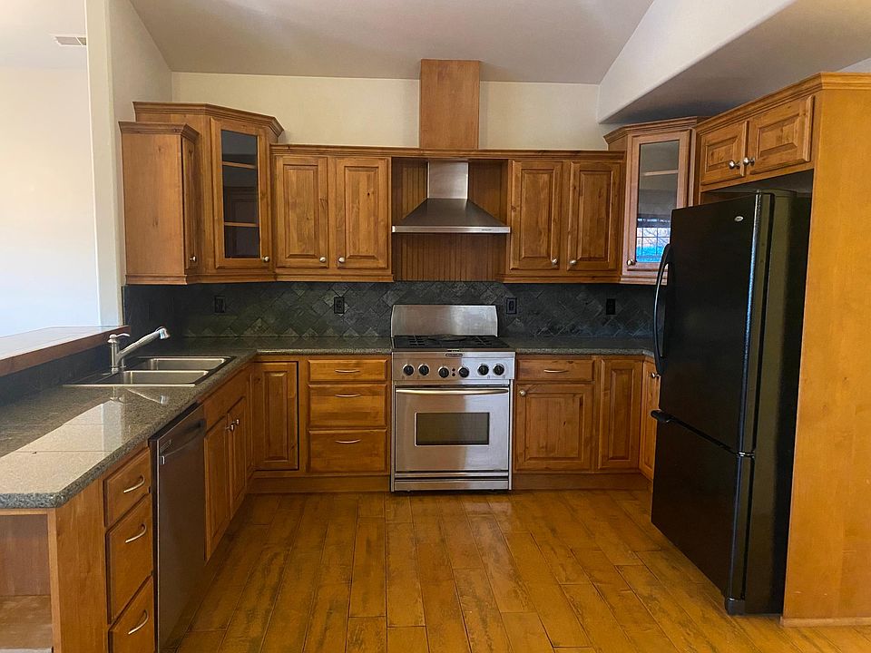 Kitchen with dining counter