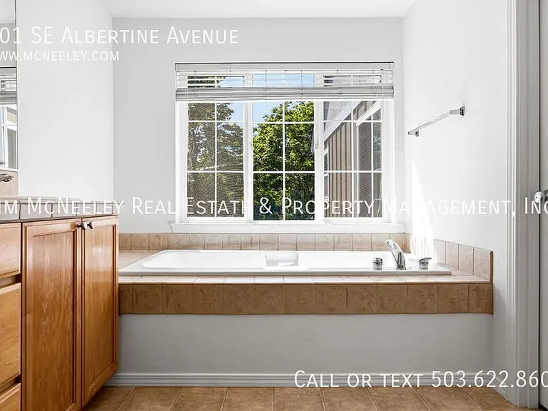 901 SE Albertine St — Photo 25