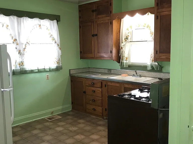 130 S Crawford St — Photo 6