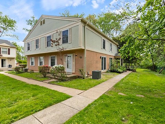 3rd image of 43 Woodenbridge Ct #A