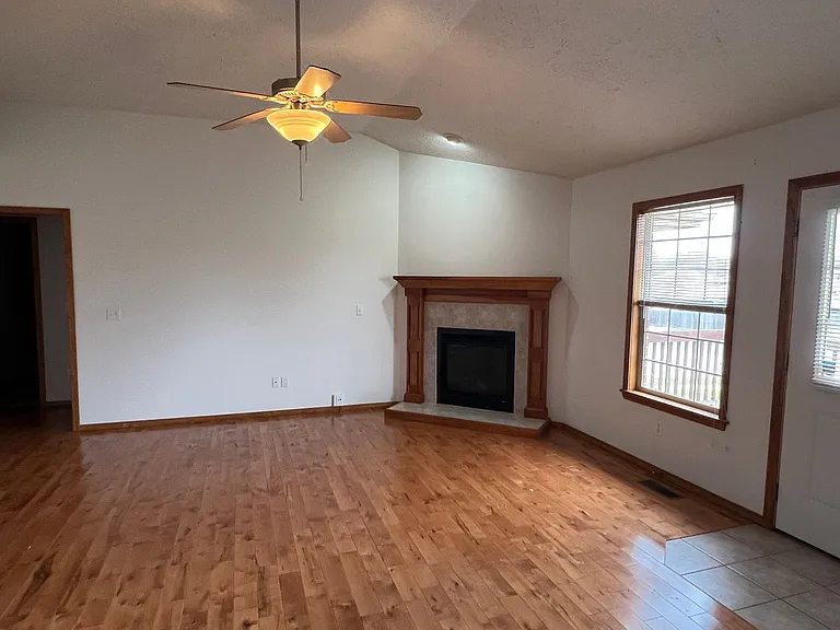 414 S Michelle Ave — Photo 2