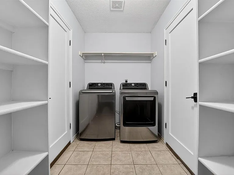 8409 Nairn Dr — Photo 24