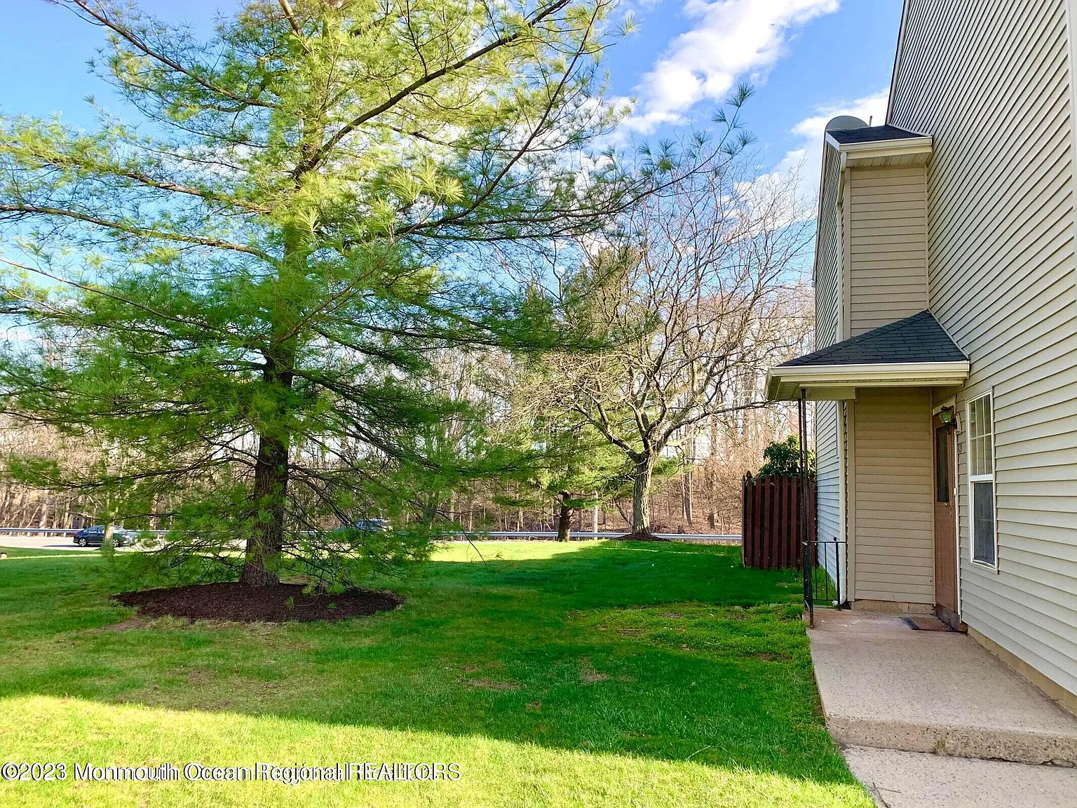 3 bed, 2.5 bath, 1406 sqft, $3,200 — Photo 3