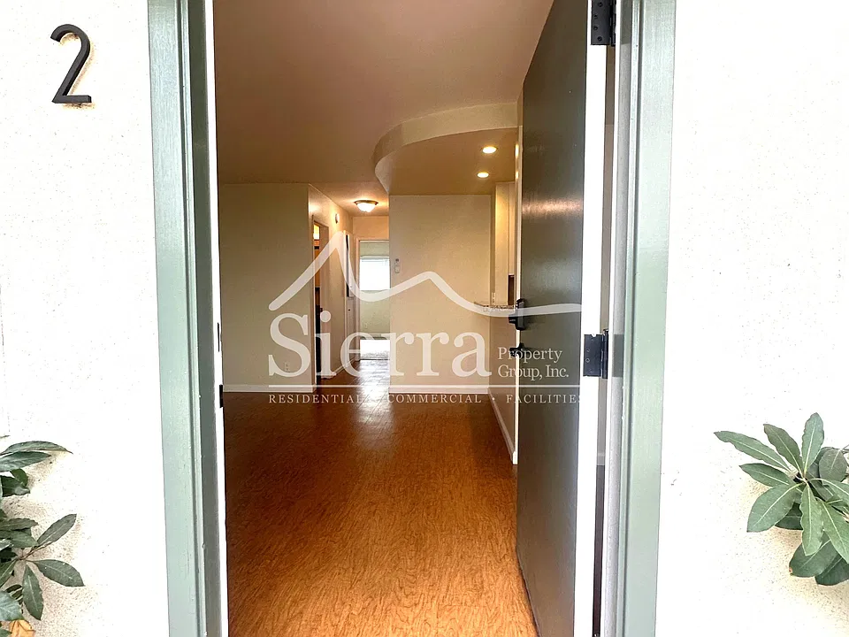 246 W Alamar Ave #2