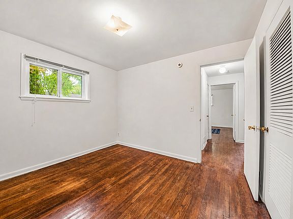 3rd image of 907 3rd St #907
