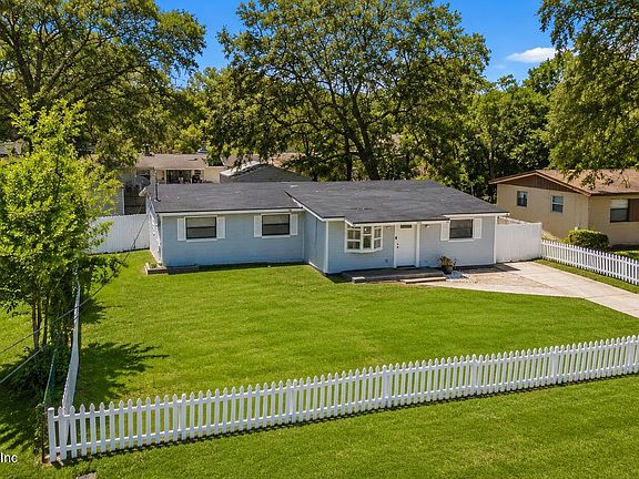 2nd image of 4942 DONCASTER Avenue