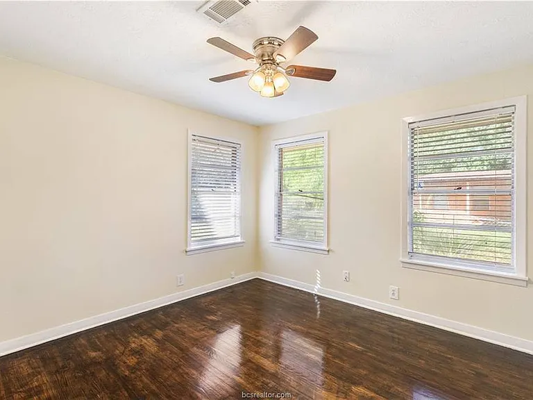 209 Helena St — Photo 15