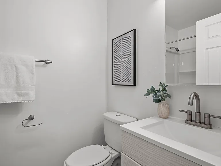 The Kenton Apartments — Photo 14