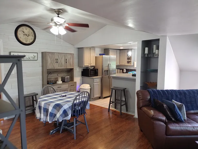 2328 Cedar Ln #B — Photo 7