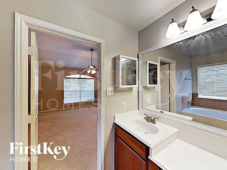 15207 Green Whisper Dr — Photo 9