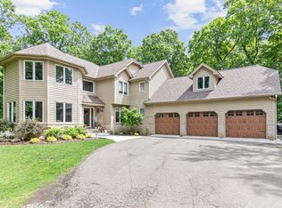 5540 Timber Trl, Maple Plain, MN 55359