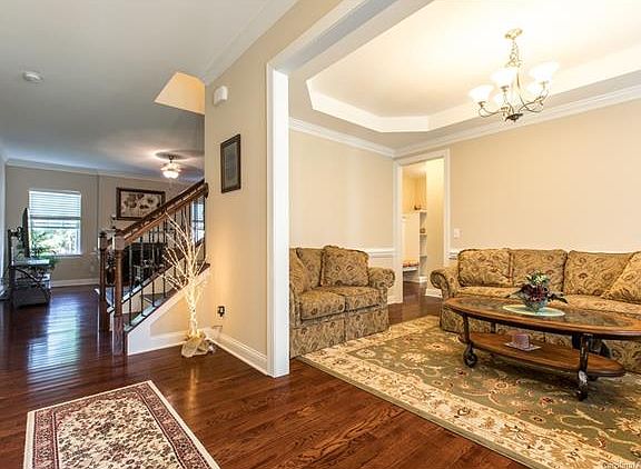 Entrance w/dining room on th