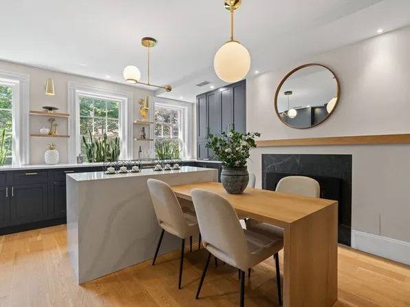 83 Phillips St #83, Boston, MA 02114