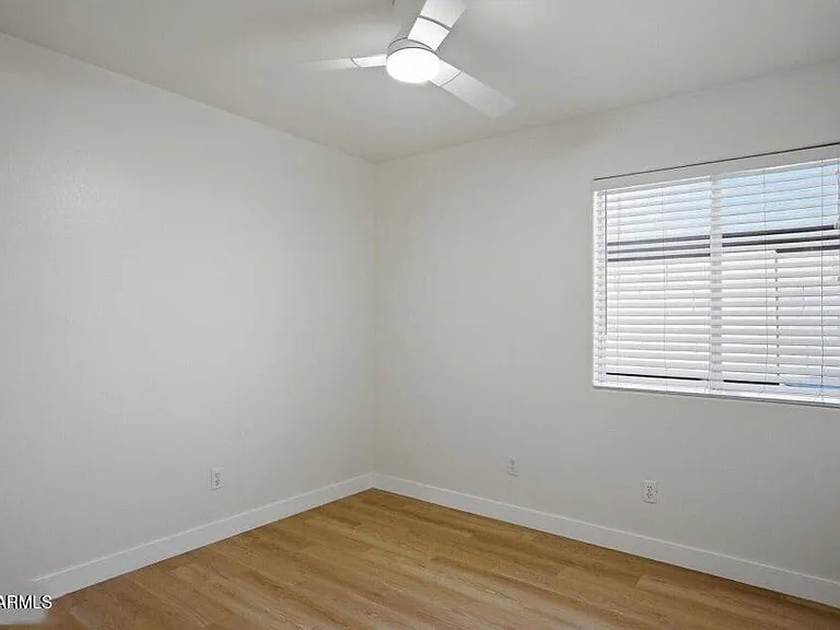 2901 W Irma Ln — Photo 8