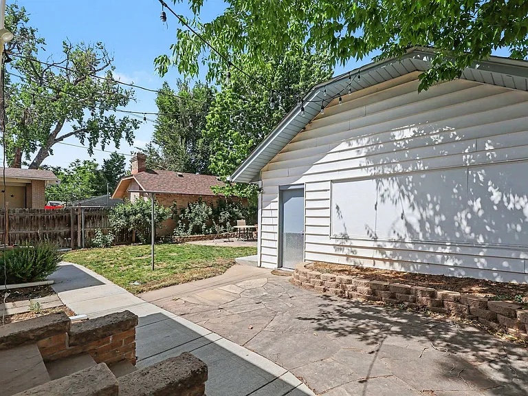 2123 S Franklin St — Photo 21
