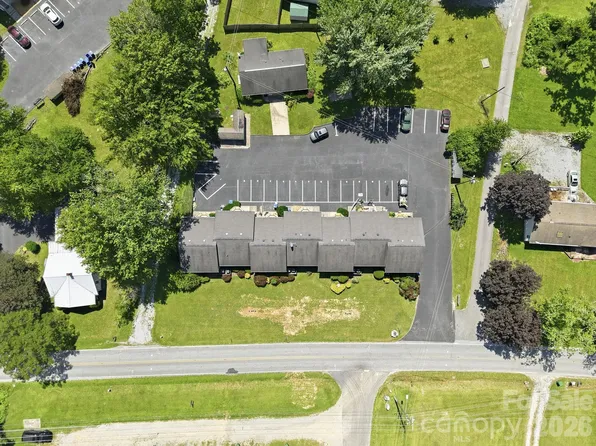 7 Country Gardens Dr, Fletcher, NC 28732