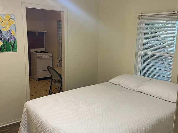 2nd image of 905 S Virginia St APT B