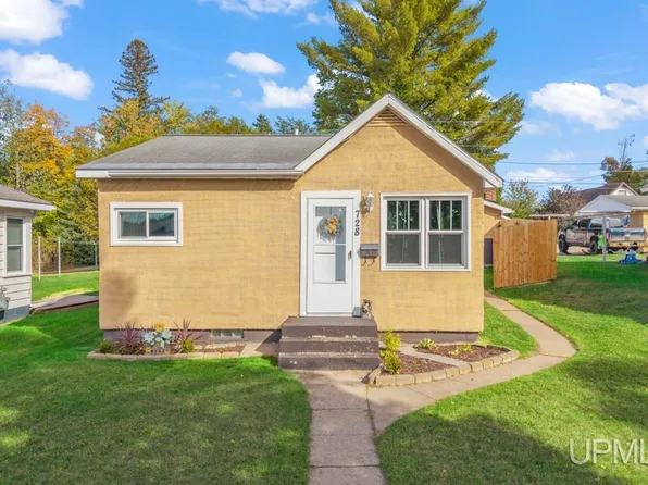 728 Saginaw St, Norway, MI 49870