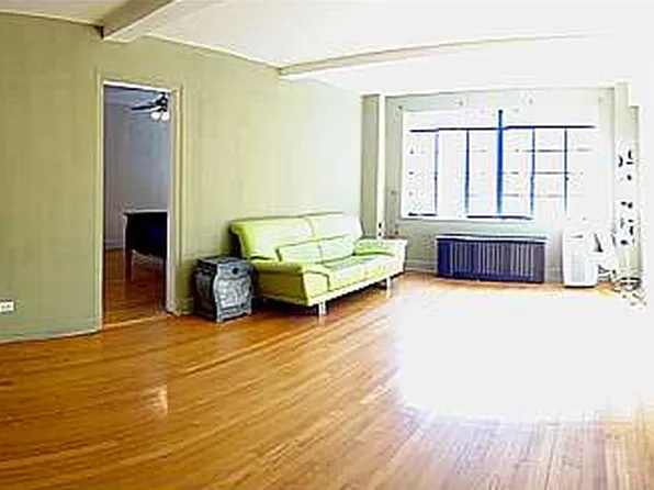 321 E 43rd St APT 802, Manhattan, NY 10017