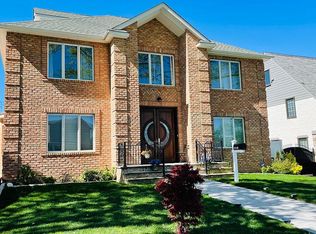 5308 Concord St, Little Neck, NY 11362