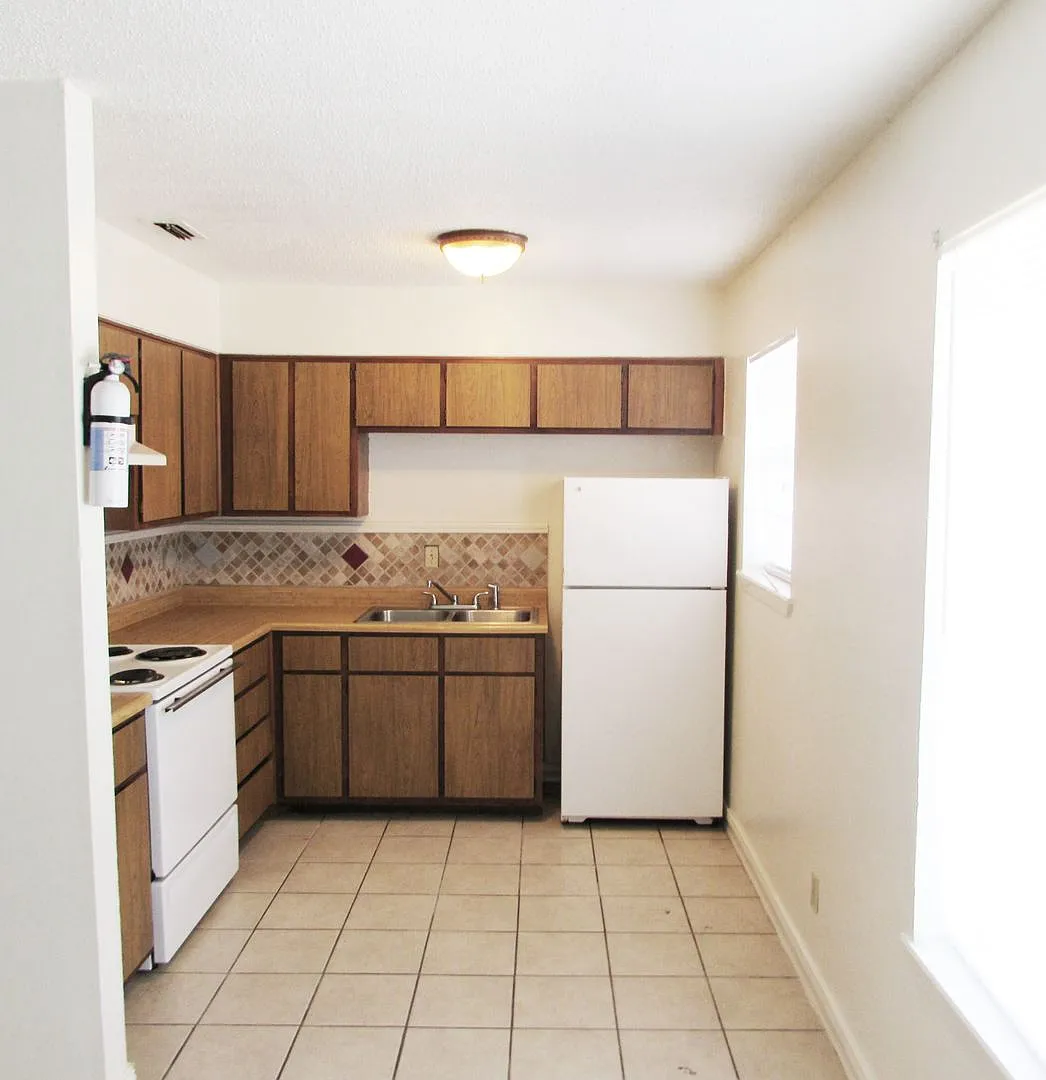 3107 Atkinson Ave — Photo 3