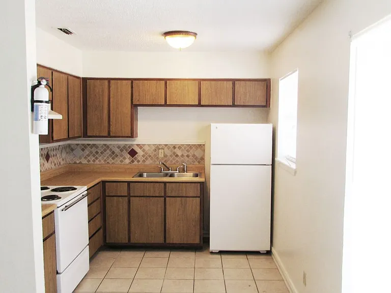 3107 Atkinson Ave — Photo 3