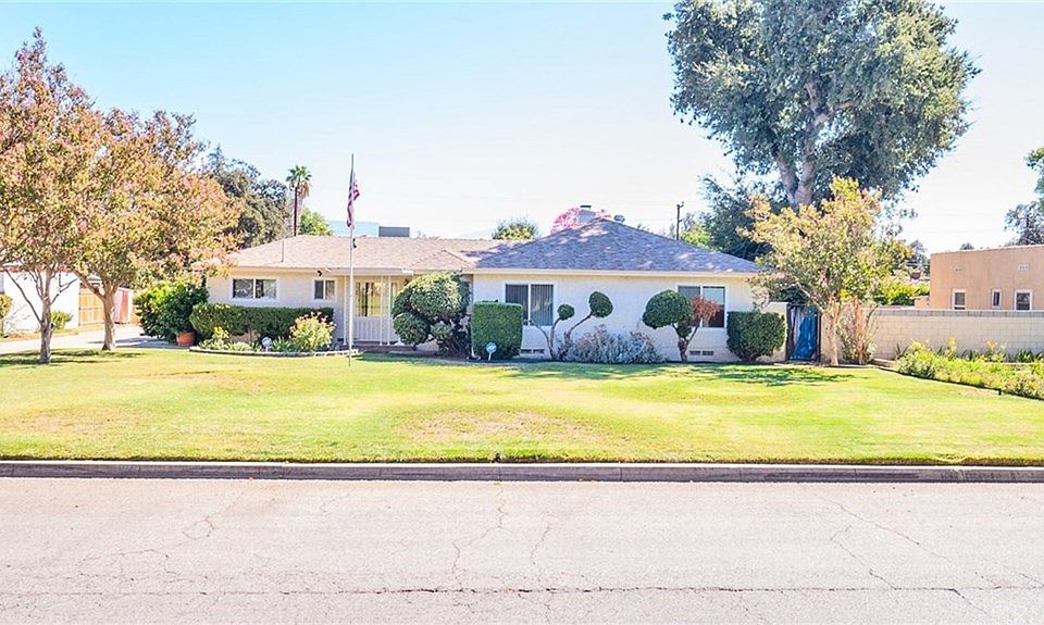 1st image of 2827 N Muscupiabe Dr