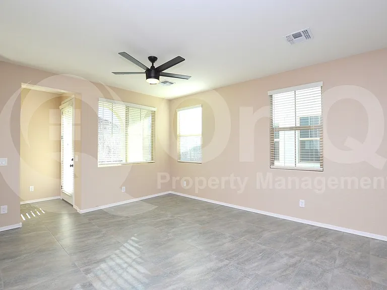 1723 E Dogwood Ln — Photo 7