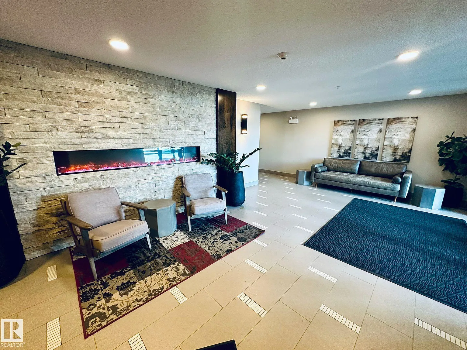 Aloft Tamarack — Photo 2