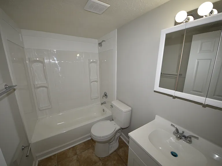 928 Ohio Pike #508 — Photo 3