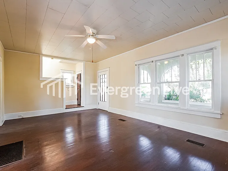 626 Washington Ave — Photo 4