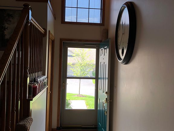 2nd image of 2315 S Highland View Cir SE