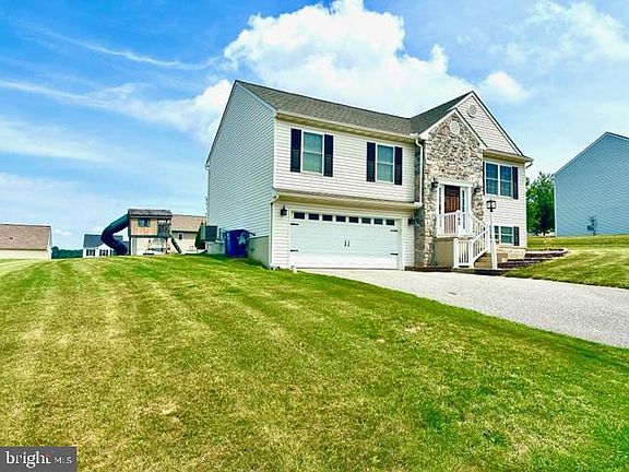 5th image of 165 Bryn Way