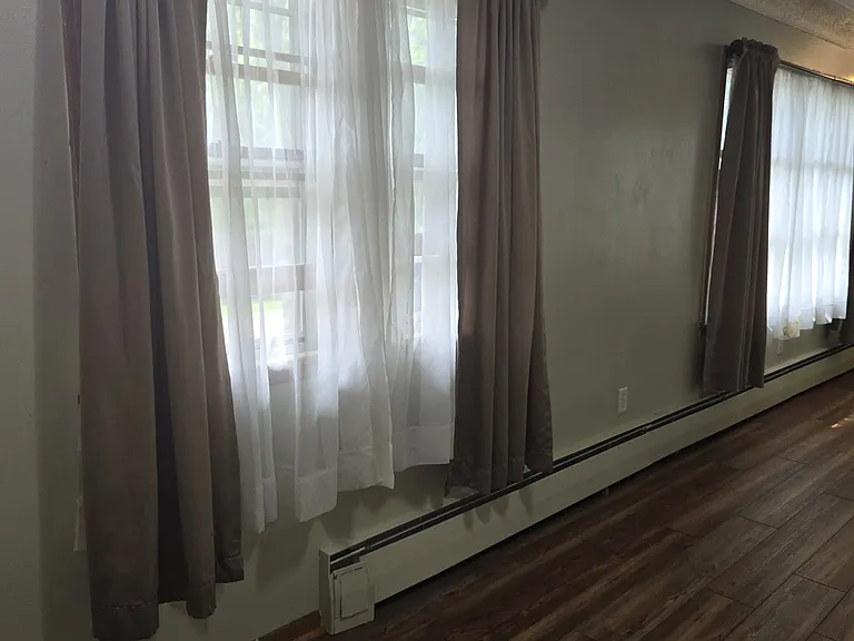 904 W River Rd — Photo 14