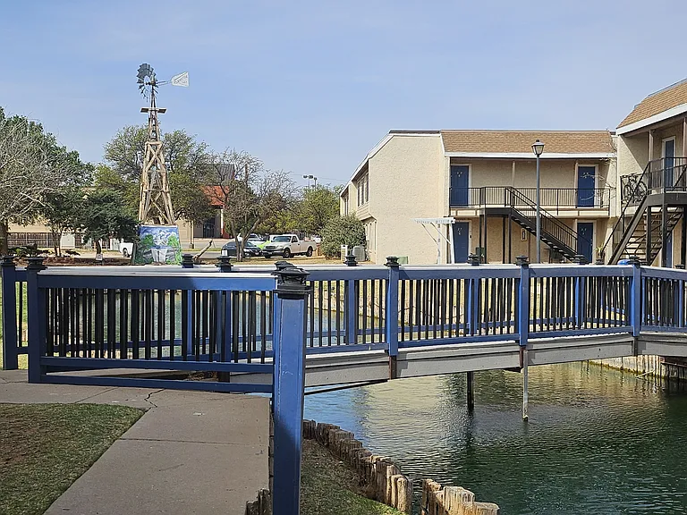 Silver Creek Apartments — Photo 1