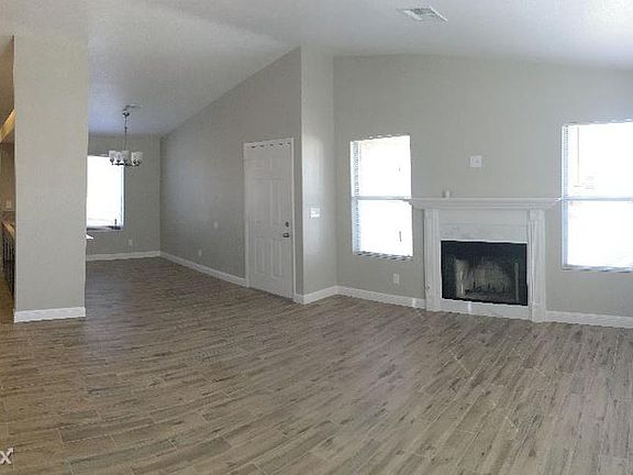 Living Room - 16.5ft x 15.25 ft