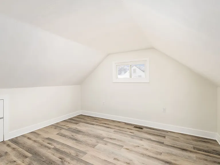565 Virginia Cir W — Photo 22