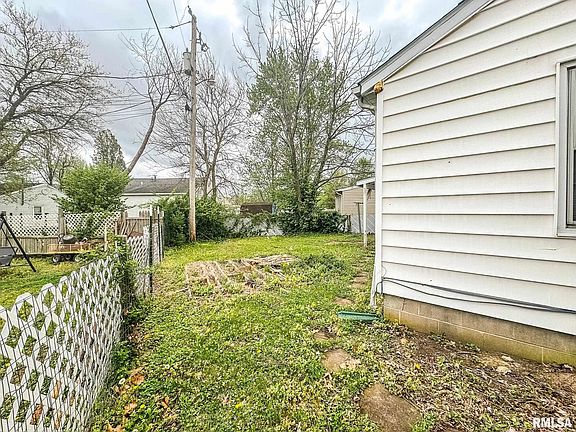 2nd image of 10 Grove Pl