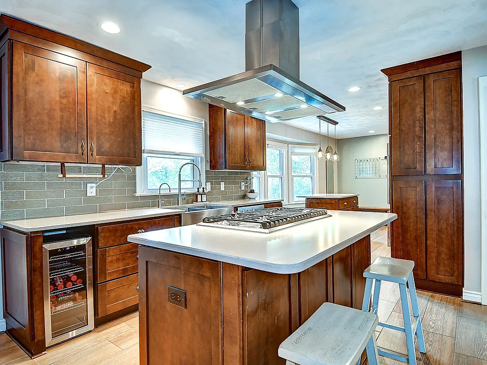 1133 Cresthaven Ln